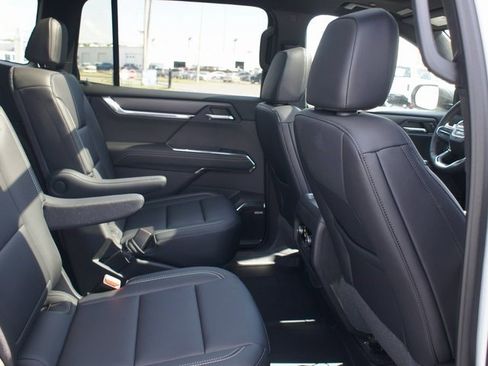 Used 2024 GMC Acadia Elevation w/ Trailering Package image 21