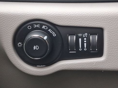 Used 2020 Chrysler Pacifica Touring-L Plus image 26