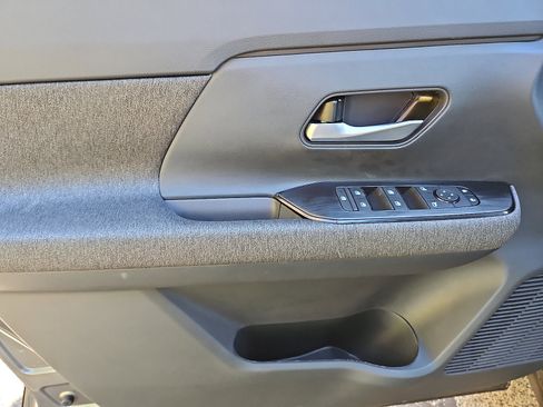 New 2026 Nissan Kicks SV w/ SV Premium Package image 9