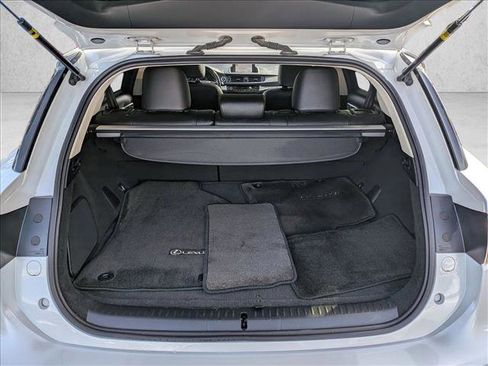 Used 2016 Lexus CT 200h w/ Navigation Package image 6