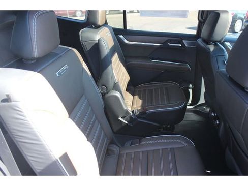 New 2026 GMC Acadia Denali Ultimate w/ LPO, Floor Liner Package AWD/4WD image 29