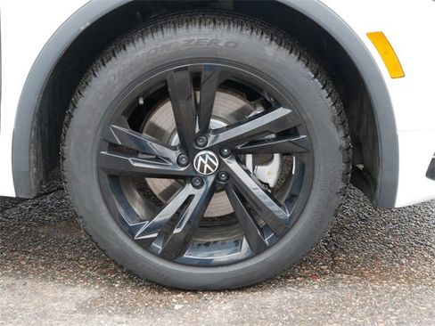 Certified 2023 Volkswagen Tiguan SE R-Line image 9