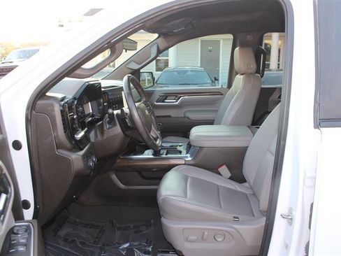 Used 2023 Chevrolet Silverado 1500 LT AWD/4WD image 10