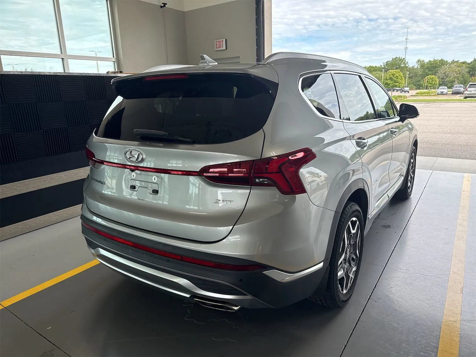 Used 2022 Hyundai Santa Fe Limited w/ Cargo Package FWD image 3