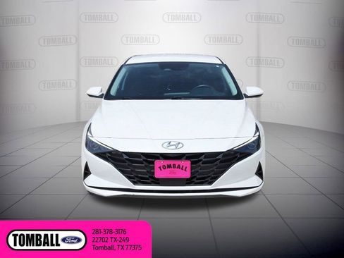 Used 2022 Hyundai Elantra SEL w/ Convenience Package FWD image 2