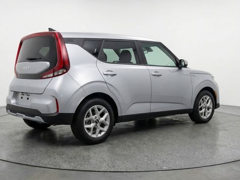 Used 2025 Kia Soul LX w/ LX Technology Package image 9
