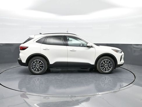 New 2025 Ford Escape SE FWD image 9