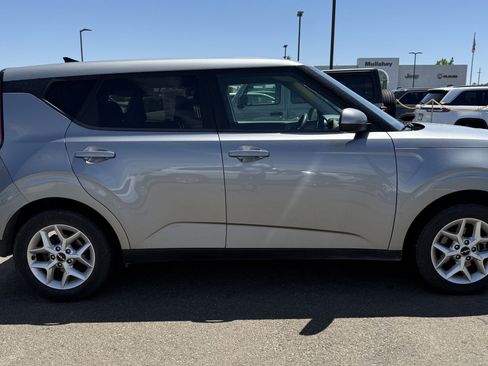 Used 2024 Kia Soul LX w/ Option Group 015 FWD image 6