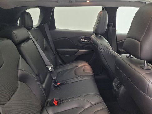 Used 2019 Jeep Cherokee Limited FWD image 19