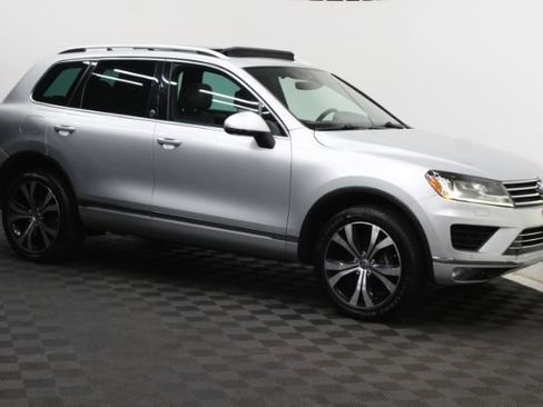 Used 2017 Volkswagen Touareg Wolfsburg Edition image 1
