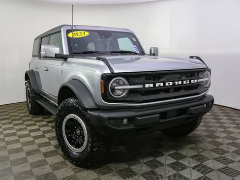 Used 2023 Ford Bronco Outer Banks w/ Sasquatch Package image 3