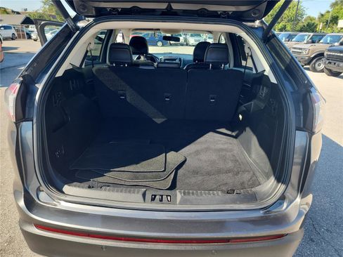 Used 2018 Ford Edge Titanium w/ Technology Package image 17