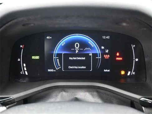 Used 2025 Toyota Camry SE w/ Convenience Package image 15