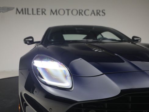 Used 2025 Aston Martin Vanquish image 26