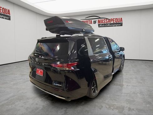 Used 2026 Toyota Sienna Platinum image 11