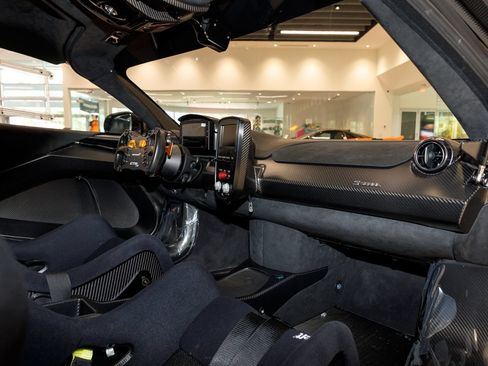 Used 2020 McLaren Senna RWD image 80