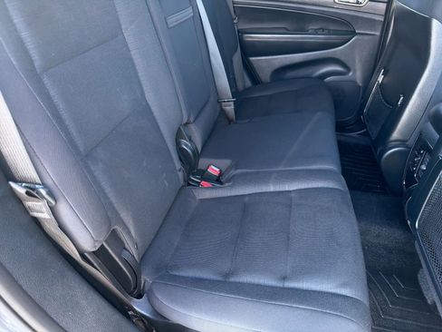 Used 2017 Jeep Grand Cherokee Laredo w/ Quick Order Package 23E image 21