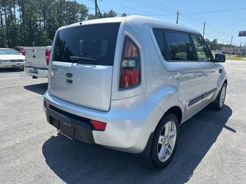Used 2011 Kia Soul + FWD image 7