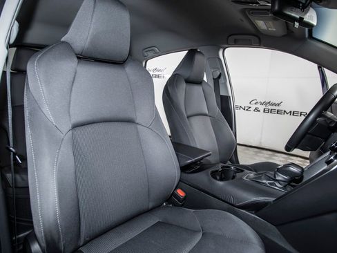 Used 2024 Toyota Venza LE image 18