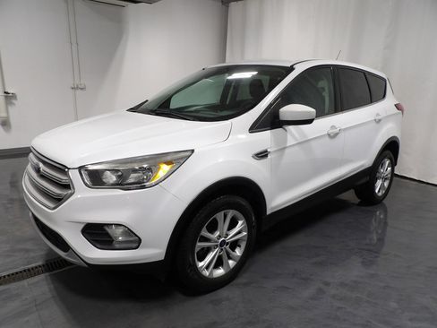 Used 2019 Ford Escape SE image 4