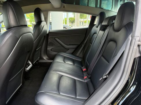 Used 2018 Tesla Model 3 Long Range RWD image 12