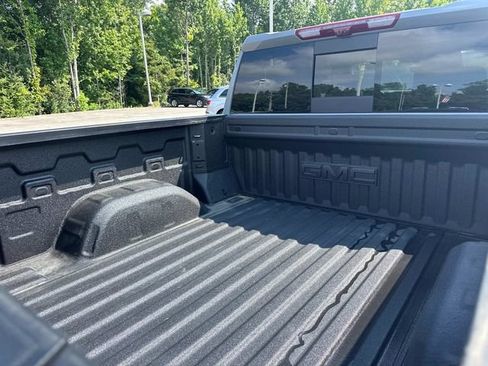 Used 2025 GMC Sierra 1500 AT4 w/ Technology Package AWD/4WD image 12