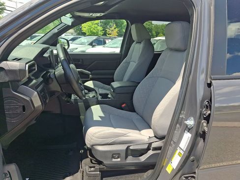 Used 2025 Toyota Tacoma SR5 AWD/4WD image 16