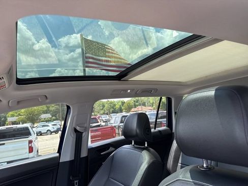 Used 2021 Volkswagen Tiguan SE w/ Panoramic Sunroof Package FWD image 12