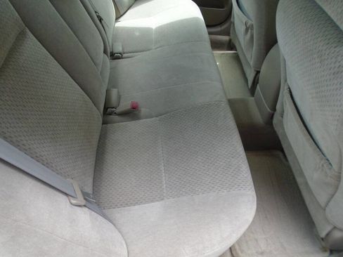 Used 2004 Toyota Camry LE FWD image 19