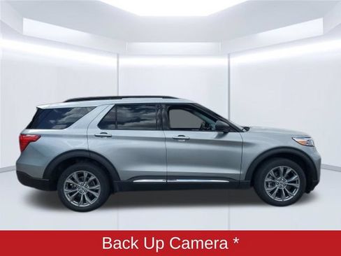 Used 2022 Ford Explorer XLT w/ Equipment Group 202A AWD/4WD image 7