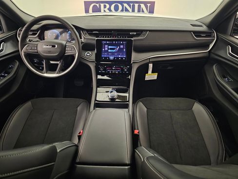 New 2025 Jeep Grand Cherokee Altitude image 16