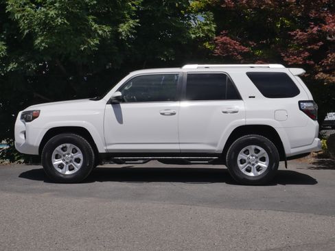 Used 2016 Toyota 4Runner SR5 AWD/4WD image 13