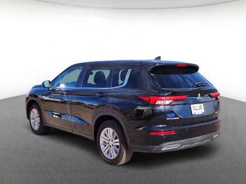 Used 2025 Mitsubishi Outlander ES image 4
