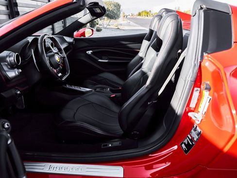 Used 2023 Ferrari F8 Tributo RWD image 34