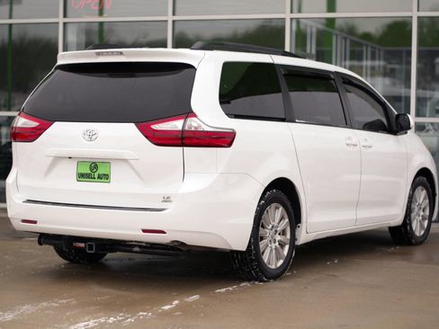 Used 2017 Toyota Sienna LE image 8