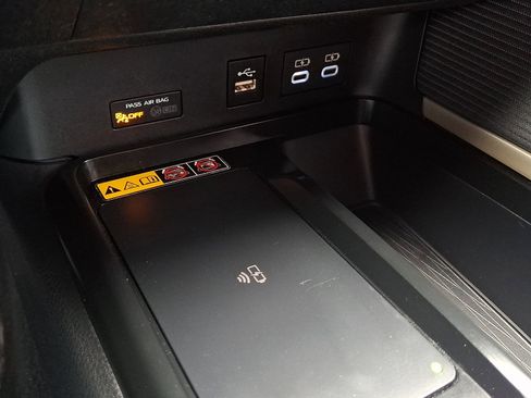 Used 2025 Toyota Camry SE image 23