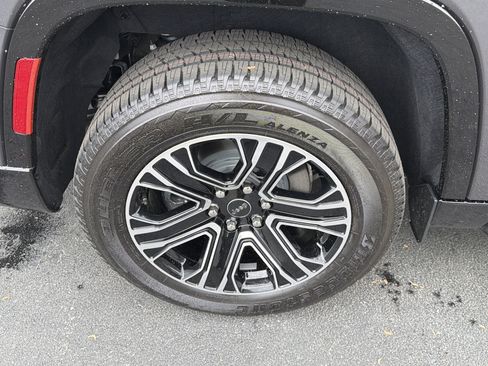 New 2026 Jeep Grand Wagoneer L 2WD w/ Premium Group I image 21