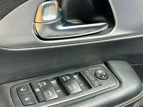 Used 2019 Chrysler Pacifica Touring-L Plus w/ S Appearance Package image 20