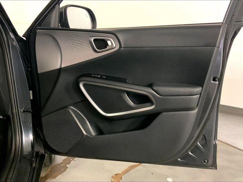 Certified 2025 Kia Soul LX w/ LX Technology Package image 25