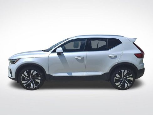 Certified 2024 Volvo XC40 B5 Plus AWD/4WD image 5