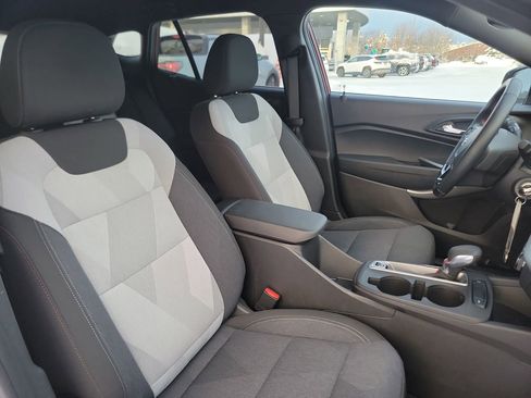 Used 2024 Chevrolet Trax RS image 19