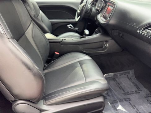 Used 2023 Dodge Challenger SXT w/ Plus Package image 39