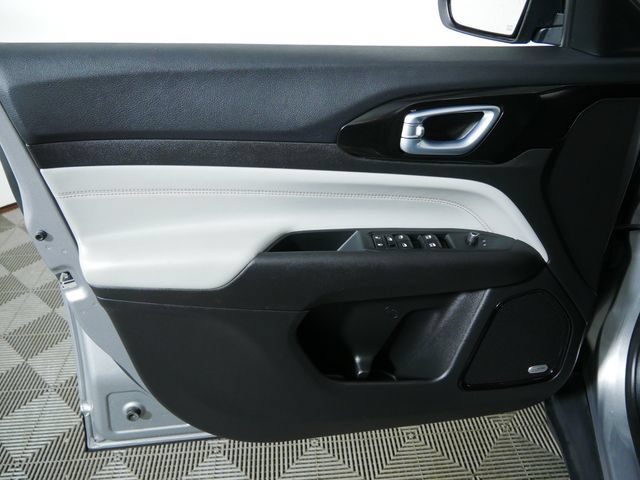 Certified 2023 Jeep Compass Limited w/ Sun and Sound Group AWD/4WD image 19