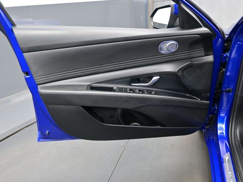 Certified 2025 Hyundai Elantra SEL image 9