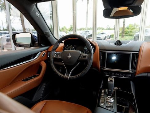 Certified 2022 Maserati Levante GT image 32