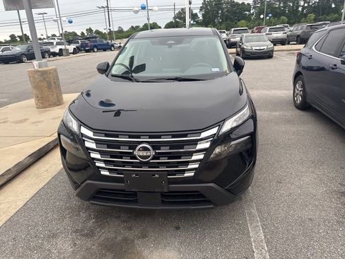 Used 2025 Nissan Rogue SV FWD image 2