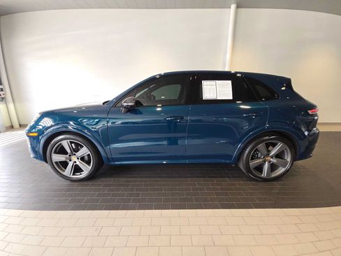 Used 2025 Porsche Cayenne GTS AWD/4WD image 2