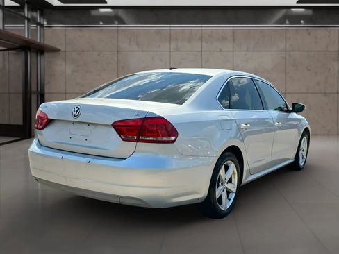 Used 2012 Volkswagen Passat 2.5 SE FWD image 3