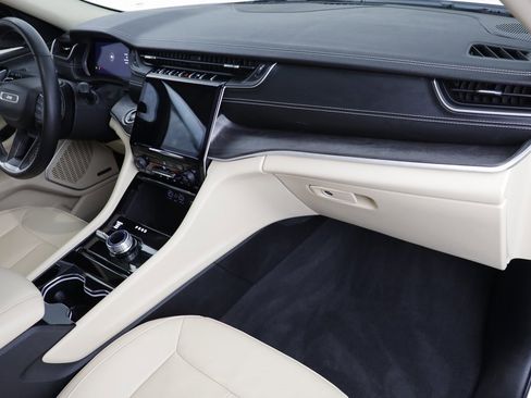 Used 2022 Jeep Grand Cherokee Limited image 20