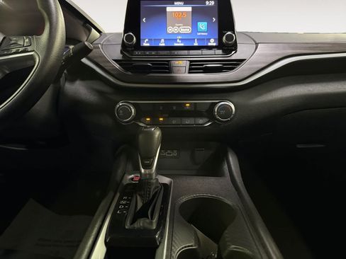 Used 2025 Nissan Altima 2.5 SV FWD image 18